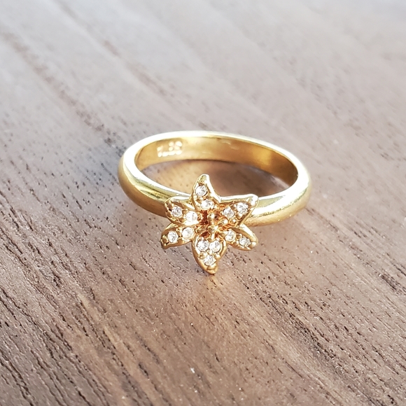 Vintage Gold Plated Flower Ring - Picture 1 of 16